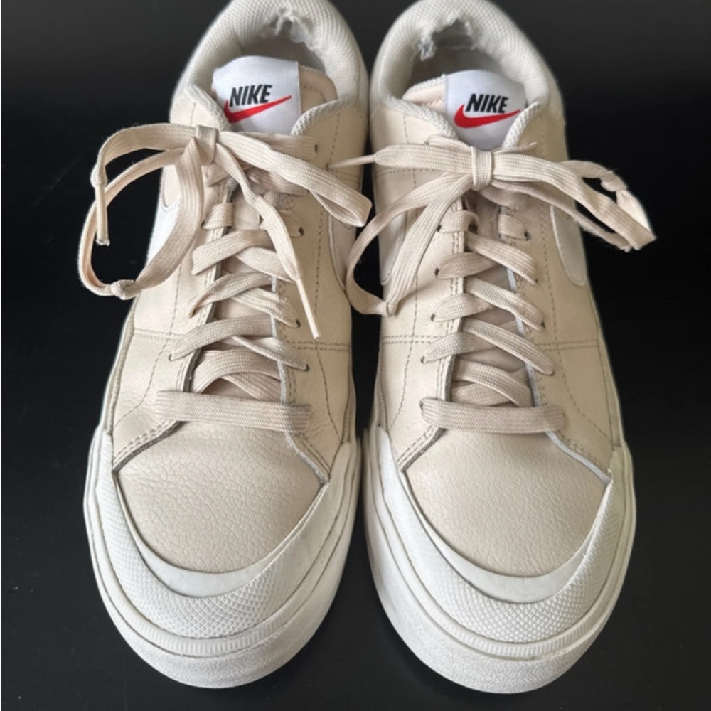 Nike Cream Low-Top legacy lift Sneakers